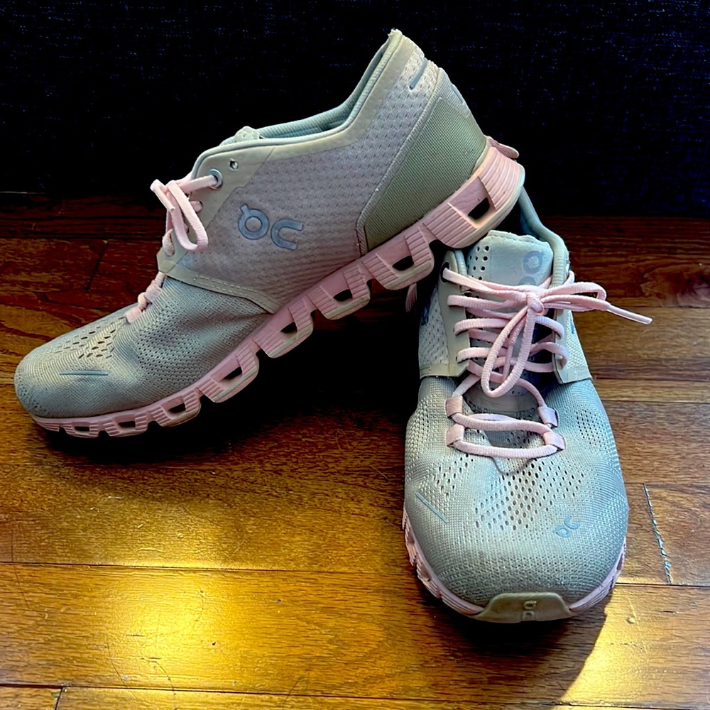 Women’s On Clouds Tan and Pink size 8